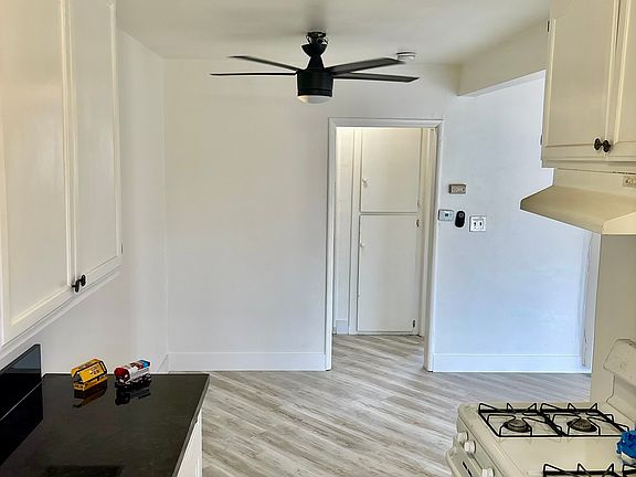 4th image of 734 N Inglewood Ave