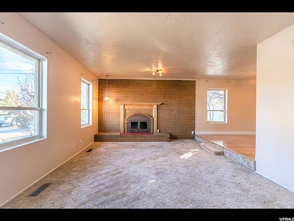 5th image of 141 W Marquette Dr