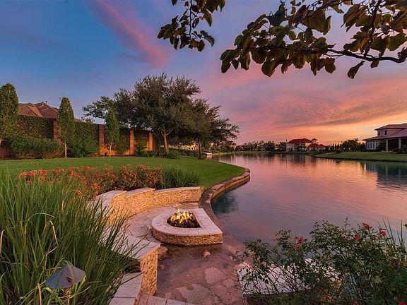 The Tranquility and the Walk Down to the water and Fire Pit are like something out of a magazine!