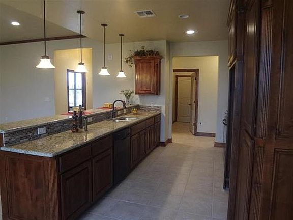 5th image of 109 London Dr