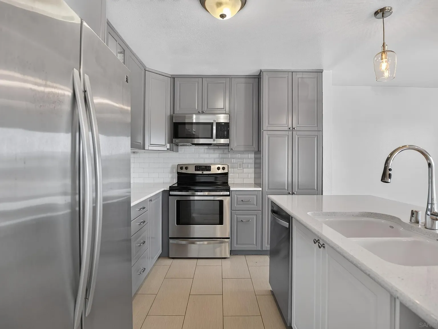 2 bed, 2.0 bath, 1182 sqft, $3,500 — Photo 4