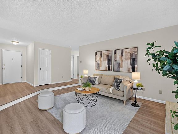 4th image of 1437 Entrada Way