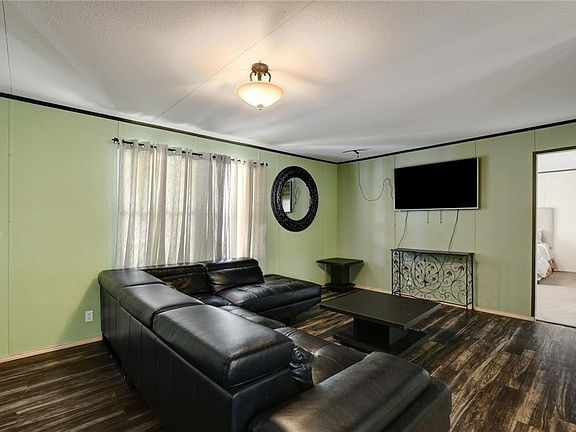 5th image of 878 Rosewood Dr