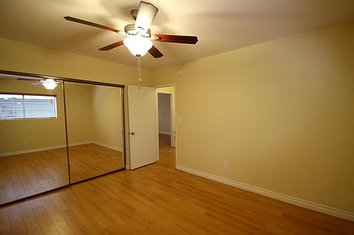 4th image of 10921 Bloomfield St APT 04