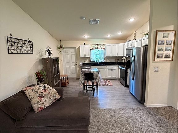 4th image of 1597 Rugby Ln