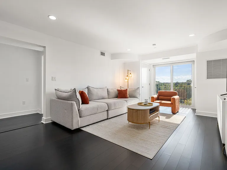 770 Washington Ave #404 — Photo 1