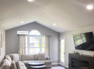 4550 Berkshire Dr, Sterling Heights, MI 48314