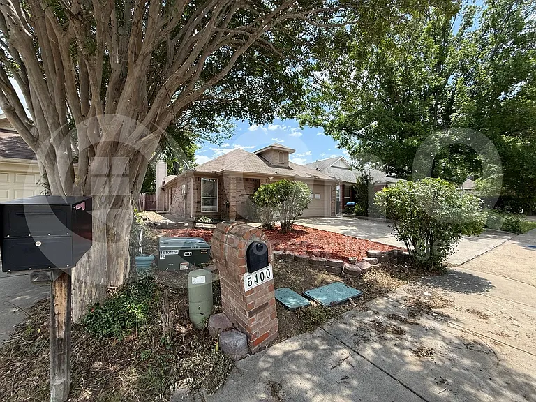 5400 Village Green Dr — Photo 7