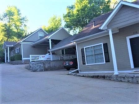 3rd image of 234 N Olive Ave