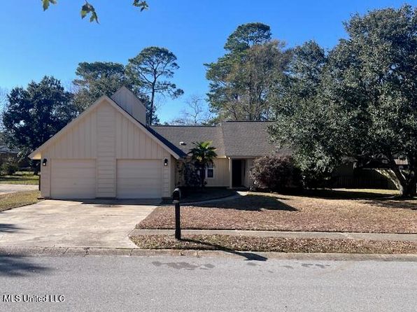 1223 King Henry Dr