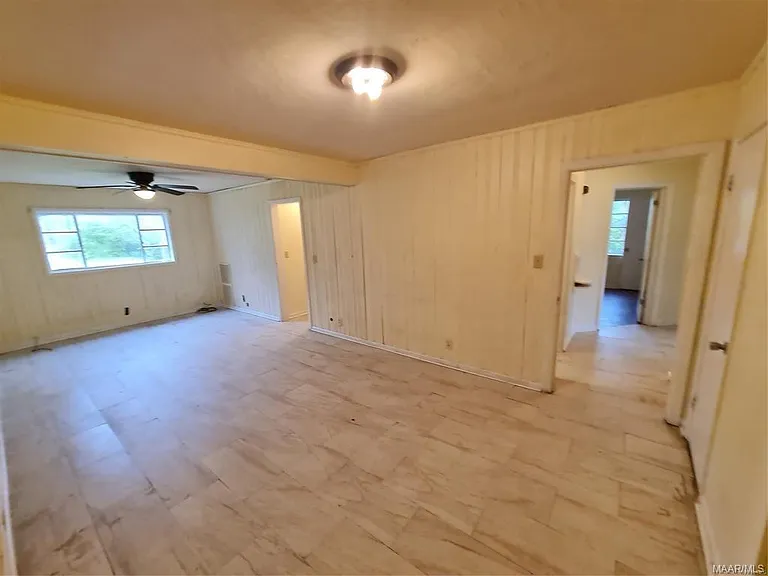 1220 Lynwood Dr — Photo 3