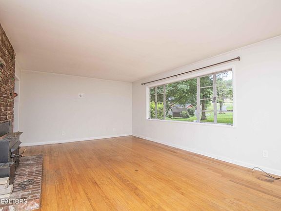 5th image of 3309 Saratoga Dr