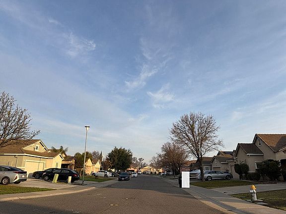 4th image of 570 Summer Garden Way