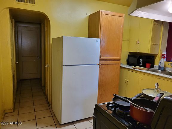 2nd image of 2221 E Garfield St
