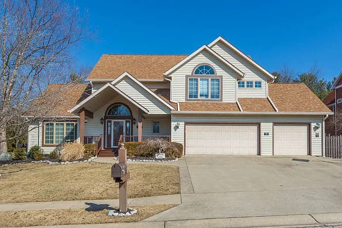 2409 E Cedarwood Cir photo 1