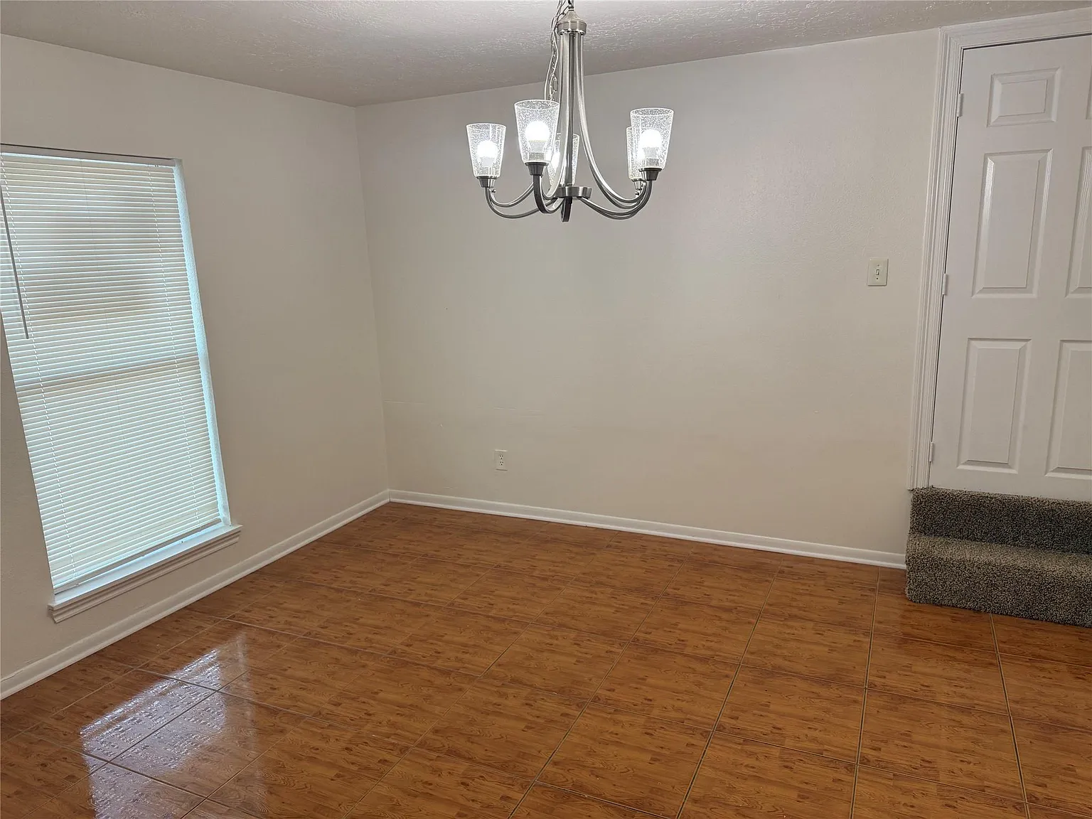 4 bed, 2.5 bath, 2939 sqft, $2,575 — Photo 3