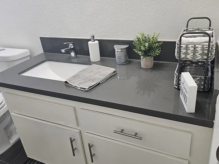 Malibu Apartments — Photo 21