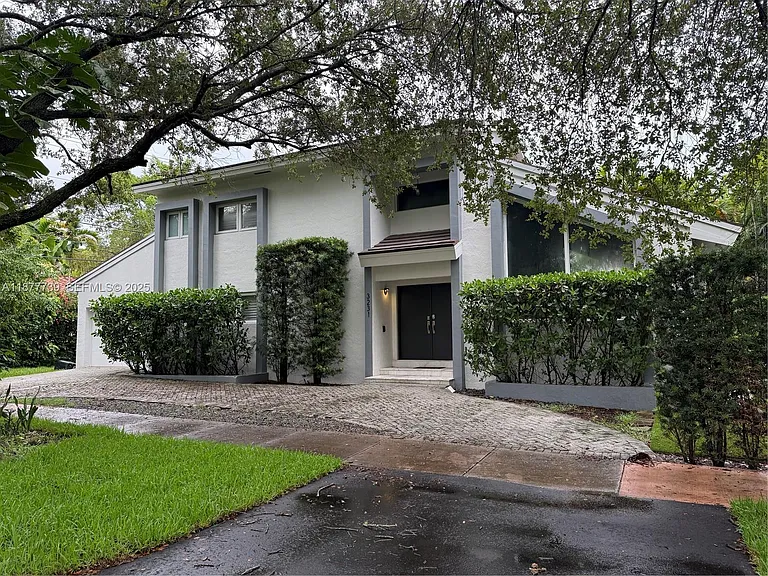 3231 Salzedo St — Photo 18