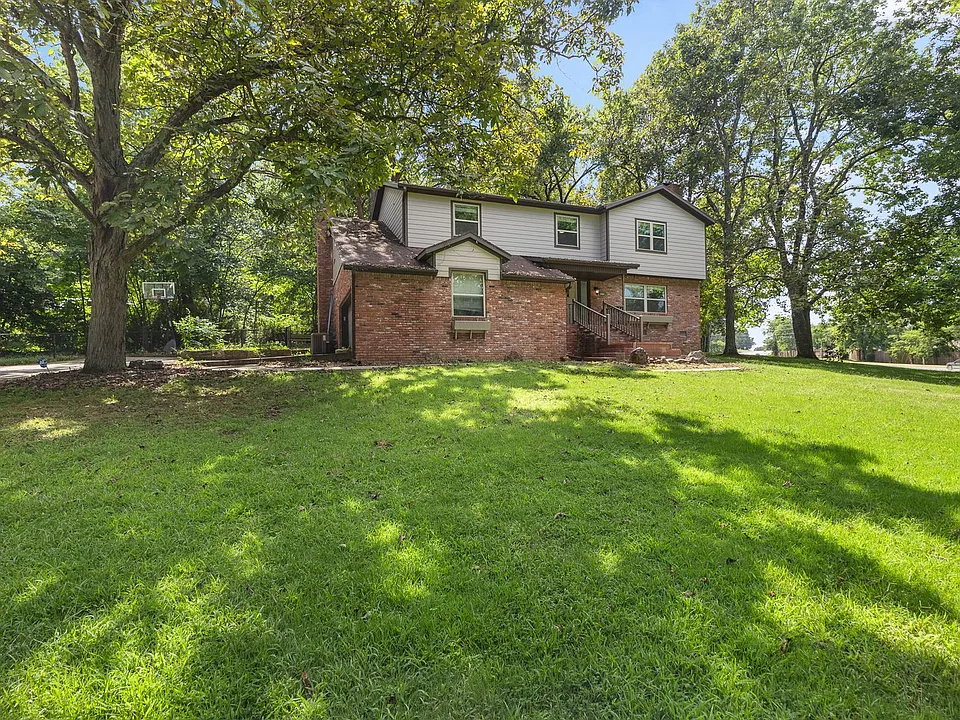 2825 E Inwood Ln