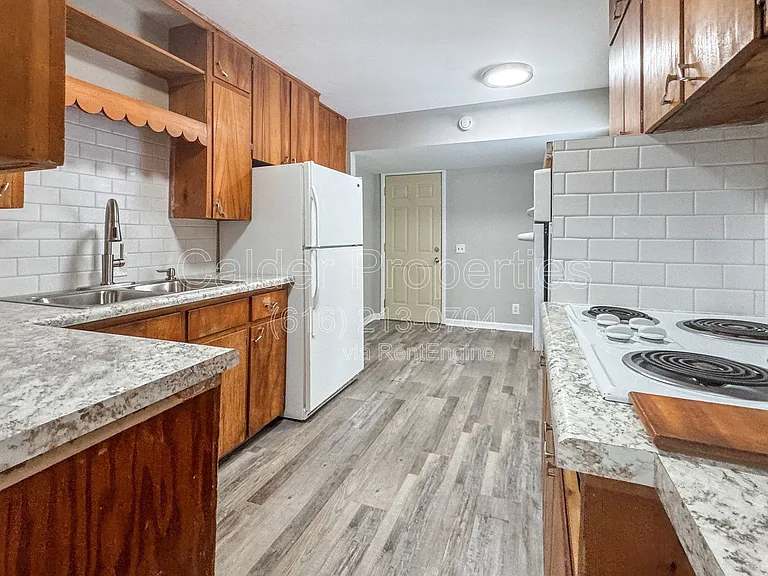 7202 Melody Ln — Photo 5