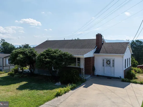 925 Forrest Dr, Stanley, VA 22851