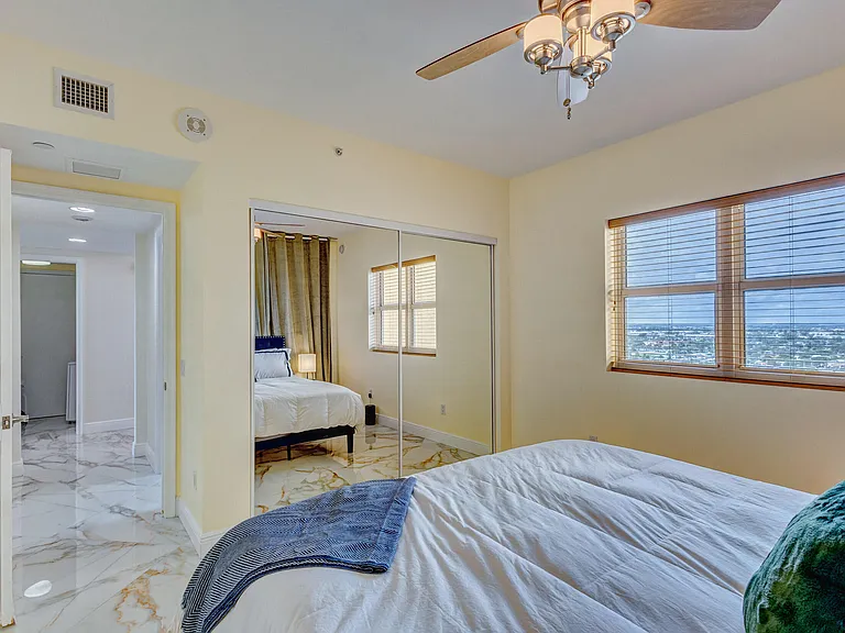 2640 Lake Shore Dr #2014 — Photo 37