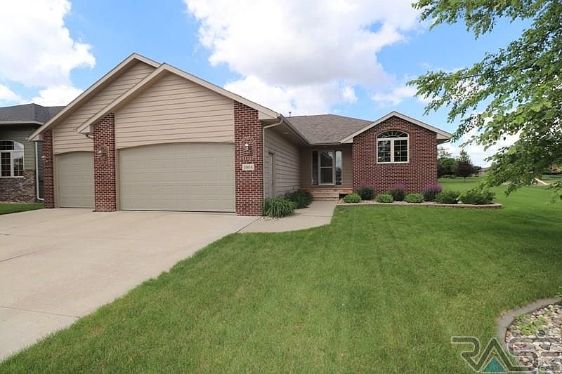 1st image of 3004 W Rose Crest Dr