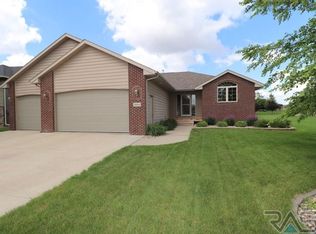 3004 W Rose Crest Dr, Sioux Falls, SD 57108
