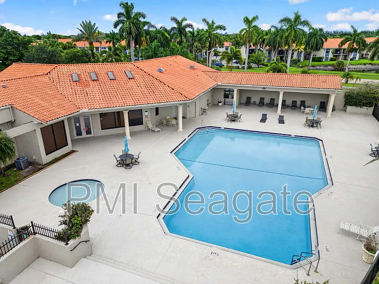 1543 Lake Crystal Dr #G — Photo 5