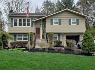 5 Willow Ter, Andover, NJ 07821