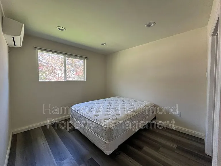 4447 Babcock Ave — Photo 10