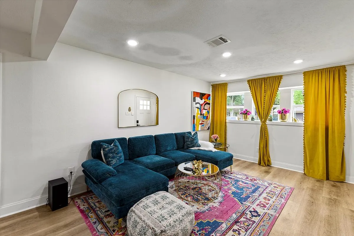 4 bed, 1777 sqft, $5,750 — Photo 2