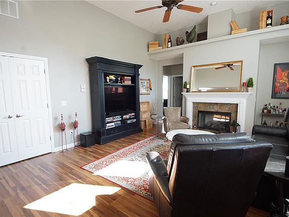 4th image of 578 Hyannis Port Cir