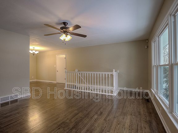 2nd image of 11024 Beacon Ave