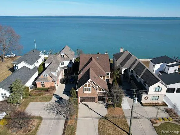 38122 Lakeshore Dr, Harrison Township, MI 48045