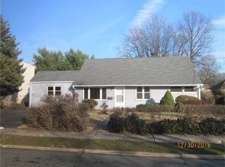 26 Dobson Rd, Edison, NJ 08817