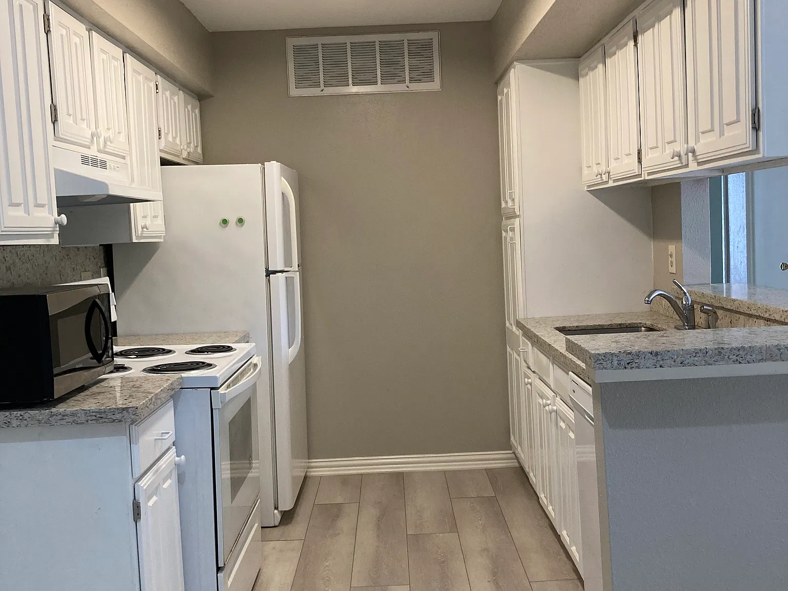 2 bed, 1012 sqft, $1,250 — Photo 4