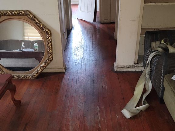 4th image of 281 Hughes Ave