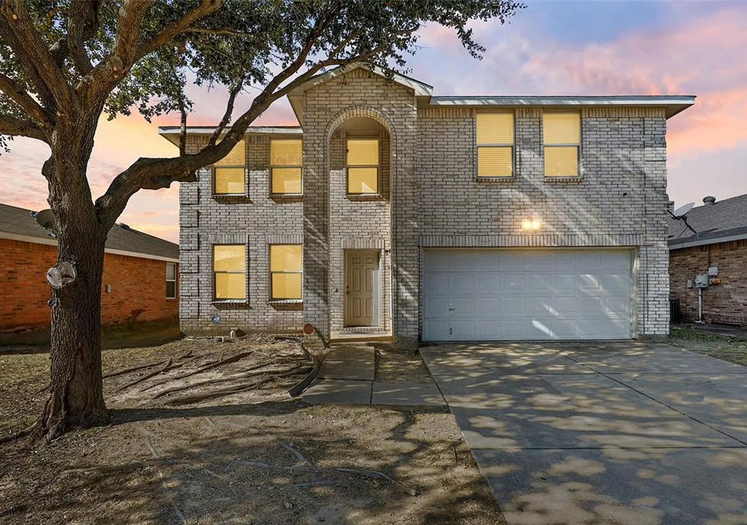 Fresh updates, open floor plan, multiple living areas, this property blends comfort and functiona... — Photo 1