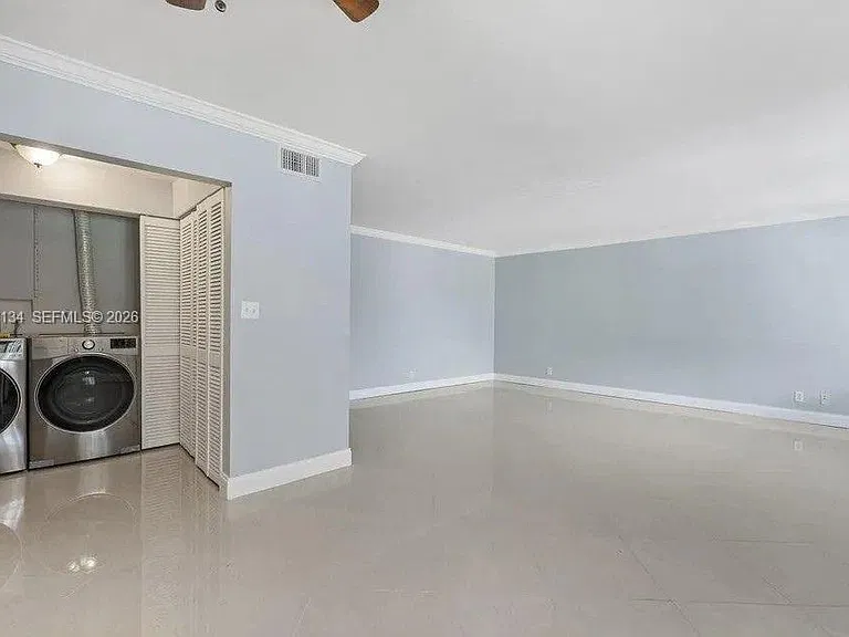 1400 NE 54th St #102 — Photo 22