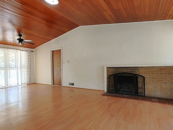 2nd image of 2834 La Veta Dr NE