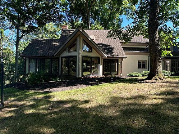 3rd image of 1161 Sycamore Dr