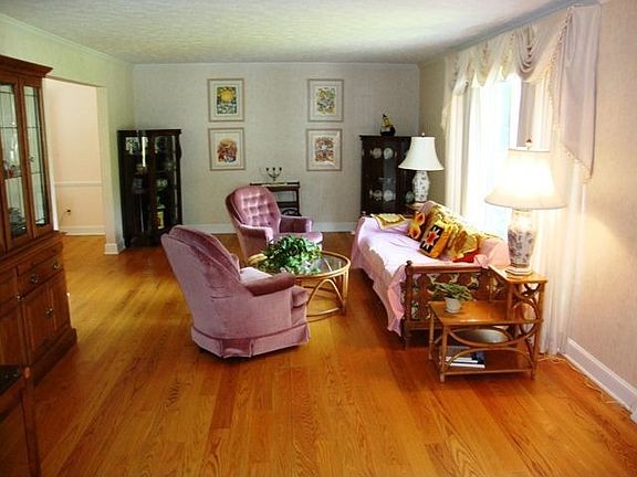 2nd image of 3909 Beechmont Trl