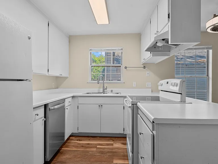321 T St — Photo 20