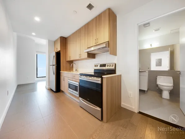 11-39 49th Avenue 414 image 3 of 34