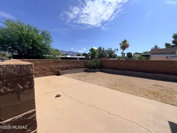 2501 E Greenlee Pl, Tucson, AZ 85716