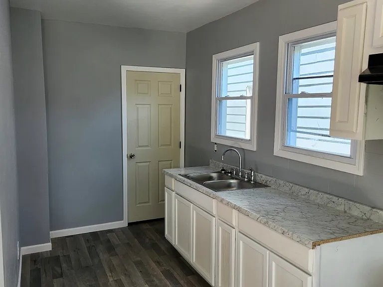 1210 Rankine Ave — Photo 7