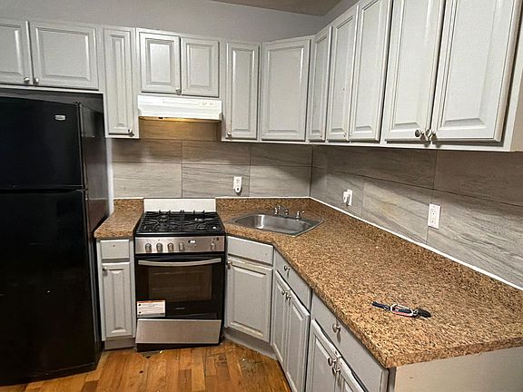 3rd image of 1217 Gilbert Pl APT 1F