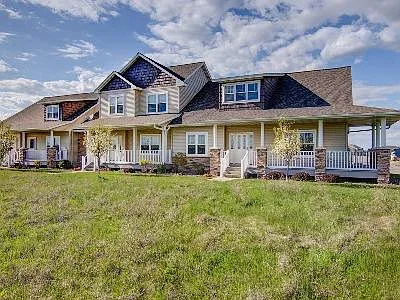 960 Parkland Dr