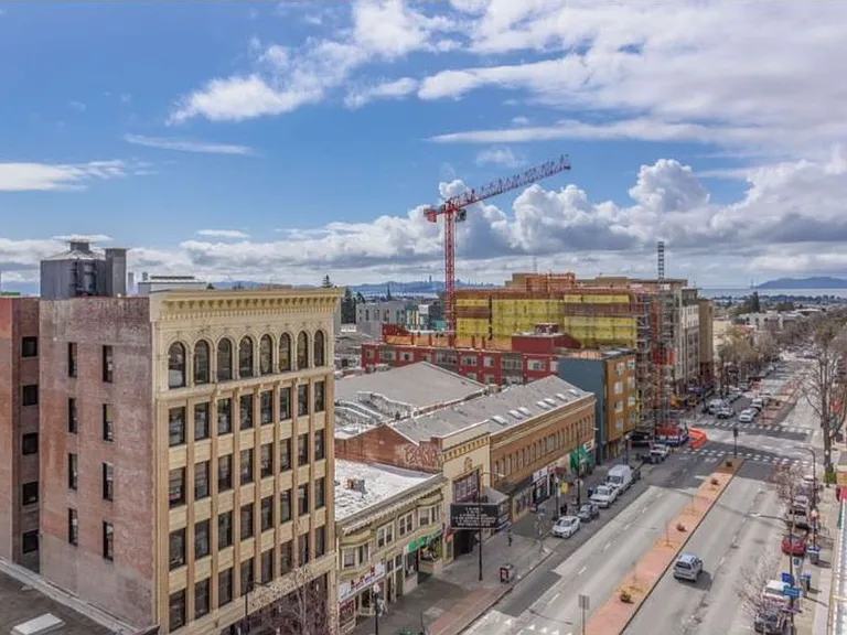 The Berkeley Place — Photo 15